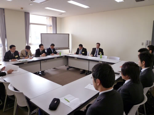 http://past-news.takushoku-u.ac.jp/news/111008obk_meeting01.jpg