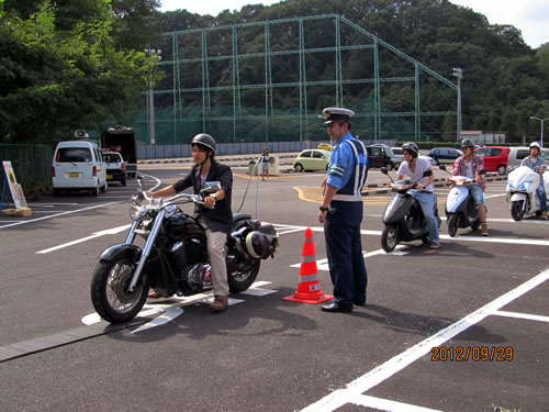 http://past-news.takushoku-u.ac.jp/news/120928safe-driving-class01.jpg