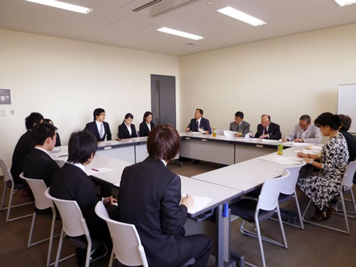 http://past-news.takushoku-u.ac.jp/news/121013alumni-teacher_meeting01.jpg