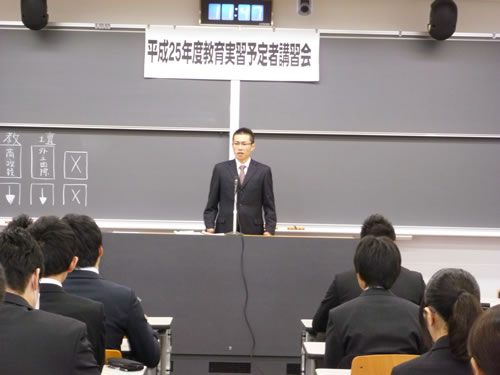 http://past-news.takushoku-u.ac.jp/news/130126tstudent-teaching03.jpg