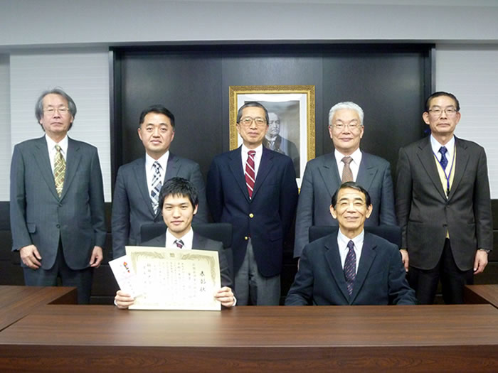 http://past-news.takushoku-u.ac.jp/news/130225president-commendation02.jpg