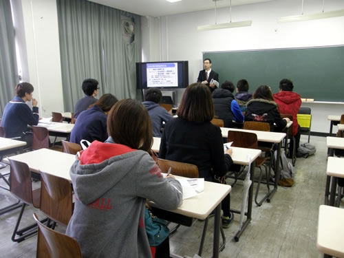 http://past-news.takushoku-u.ac.jp/news/130425foss_career-guidance02.jpg