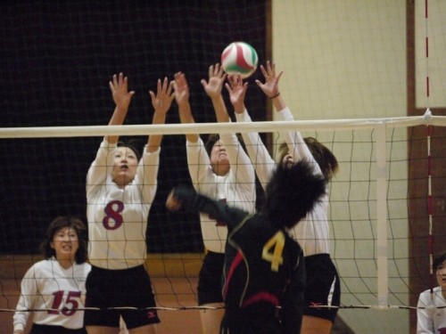 http://past-news.takushoku-u.ac.jp/news/130606soccer-volleyball05.jpg