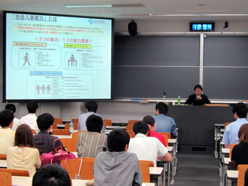 http://past-news.takushoku-u.ac.jp/news/130712shakaijin-ikusei-seminar01.jpg