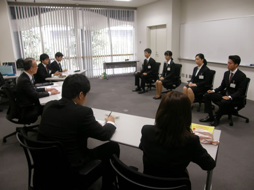 http://past-news.takushoku-u.ac.jp/news/131117career-seminar03.jpg