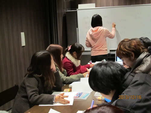 http://past-news.takushoku-u.ac.jp/news/131216ch-fuso_korean-lecture02.jpg