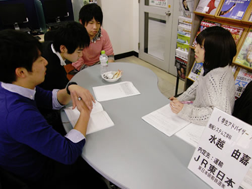 http://past-news.takushoku-u.ac.jp/news/131220career_student-adviser03.jpg