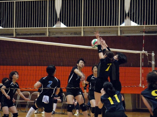 http://past-news.takushoku-u.ac.jp/news/140611soccer-volleyball_09.jpg