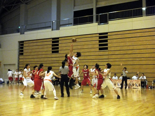 http://past-news.takushoku-u.ac.jp/sports/110903basketball-women02.jpg