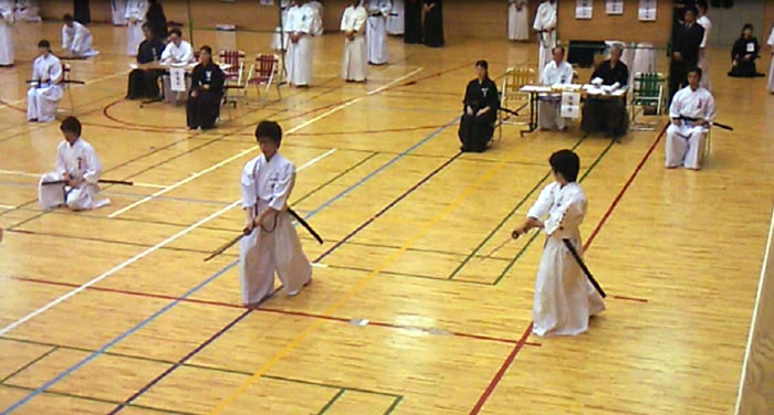http://past-news.takushoku-u.ac.jp/sports/120506iaido02.jpg