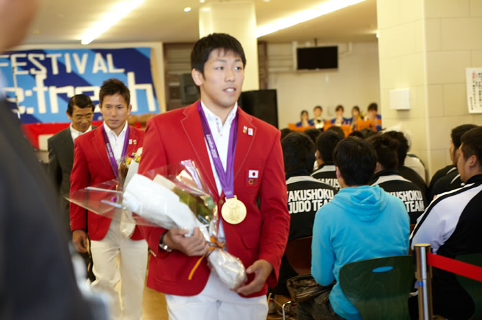 http://past-news.takushoku-u.ac.jp/sports/121019olympic_medalists02.jpg