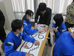 麗澤会ボランティアが釜石市で理科教室
