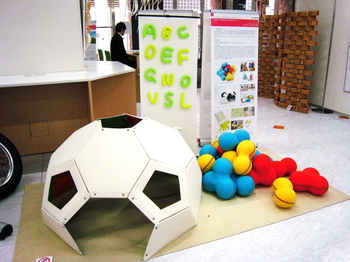  「災害時に子どもに安心を与える遊具のデザイン」牧 俊輔 君