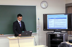 吉野文雄教授 (国際協力学研究科)と潜道文子教授(商学研究科)のゼミナールが合同ゼミナールを開催しました