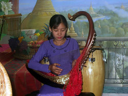 ミャンマーの竪琴